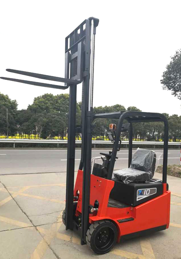 三支點座駕電動平衡重式叉車