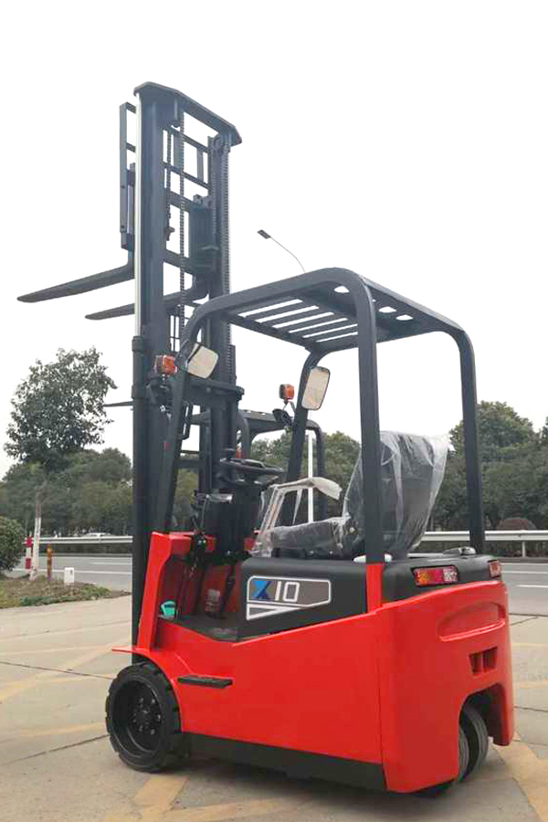 三支點座駕電動平衡重式叉車